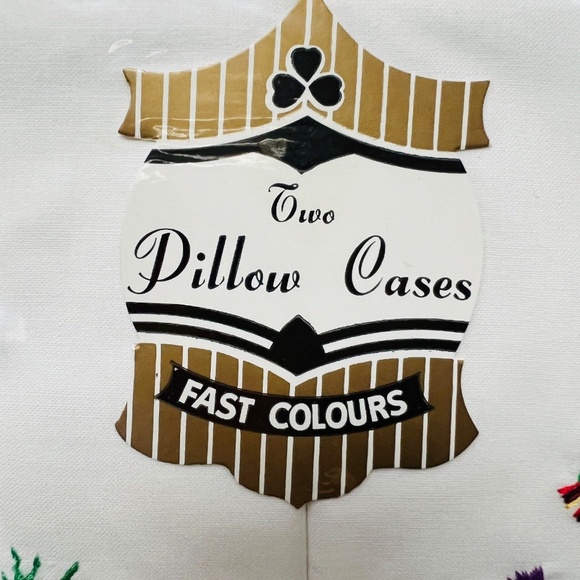 Vintage Pillowcase Set Boxed Embroidered Highland Dancers Standard New Red Green - Picture 6 of 9